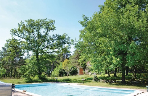 Sers House | A bright house on a 3-hectare plot with a small vineyard and orchard.