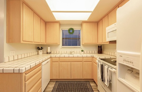 Old Town Historic District Condo | A/C in SLO! Spacious Peaceful Condo within blocks of Downtown!30 plus day rental