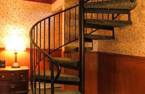 Seward Apartment | A Cabin on the Cliff