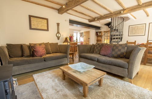Hunton Apartment | A charming 17th century cottage perfect for families set in Hunton