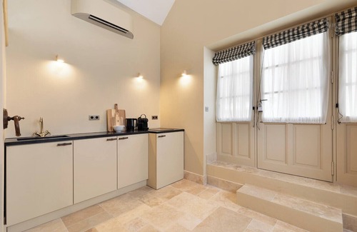 Saint-Thomas-d'Aquin House | A Charming 2-BR/2BA in Saint Germain