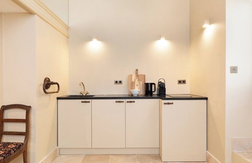 Saint-Thomas-d'Aquin House | A Charming 2-BR/2BA in Saint Germain