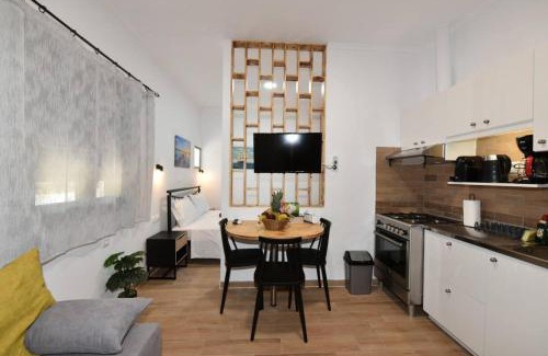Drapanias Apartment | A comfy studio with hot tub