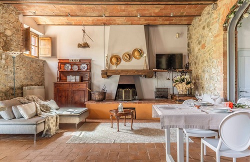 Gallina Villa | '.a delicious farmhouse in the countryside where only the wind blows.'