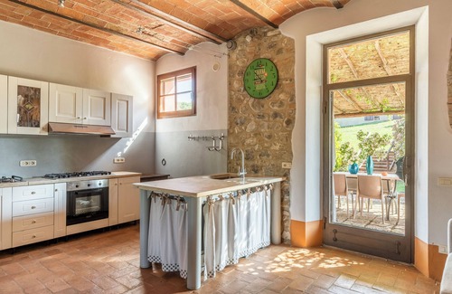 Gallina Villa | '.a delicious farmhouse in the countryside where only the wind blows.'