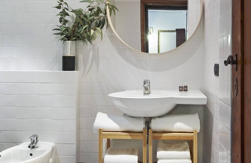 Duomo Apartment | A Few Steps to The Duomo Adorable 1BD Apt