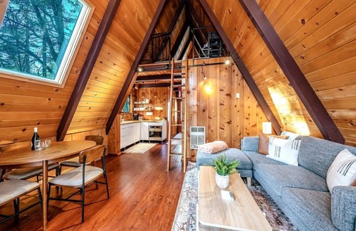 West Village Cabin | A-Frame Escape ~Unique stay w/comfort & style