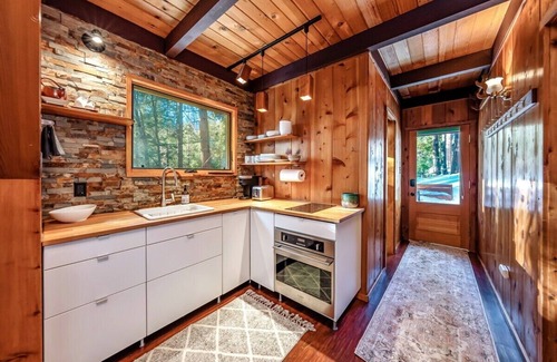 West Village Cabin | A-Frame Escape ~Unique stay w/comfort & style