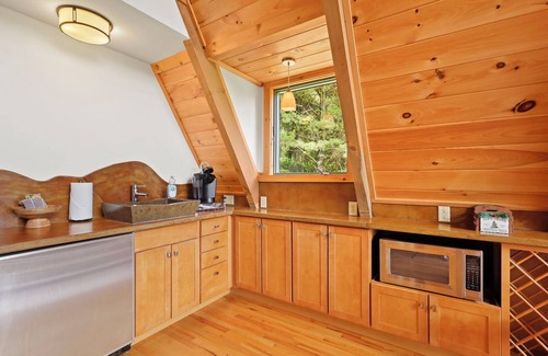 Crumpler Cabin | "A Frame Haven" - w/Hot Tub and NC Mountain Views by the New River