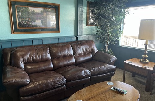 Clay County House | A Fun Fall Retreat! Near Okoboji, Lakeside Suite on Lost Island Lake