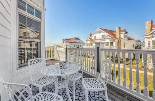 Sheboygan House | A Glorious Getaway Sheboygan - Blue Harbor Condo