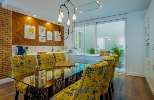 La Seu Apartment | A la luna de Valencia, 4-6 pax, 2 Bedrooms & 2 Bathrooms in downtown Valencia