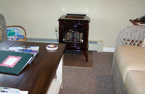 Northport Cottage | A Little Hideaway at the Edge of the Woods. Off Season Rates Kick in 11/1