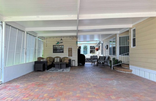 Ellenton House | A little slice of paradise😎, with resort style living.