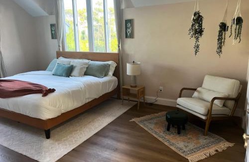 Gambier Apartment | A Lofty Escape - 2BR Cozy Loft by Beach & Airport