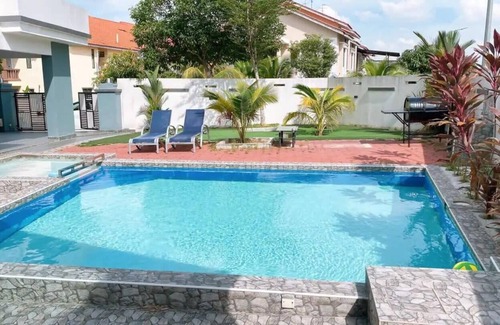 Tebrau House | A Lovely 4BR Home with Private Pool