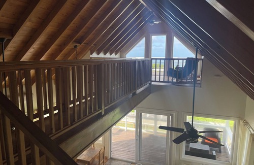 Isla de Utila House | A Luxurious Charming Bungalow Located in Tranquil Utila