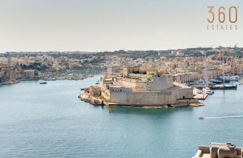 Valletta Villa | A luxurious Palazzo in Valetta with private Pool by 360 Estates