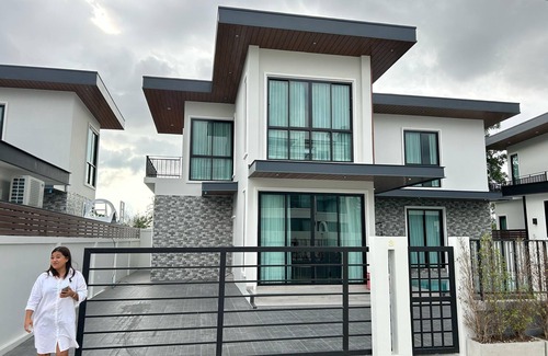 Huai Yai Villa | A luxury Pool villa for Friends & Family 5 Bedrooms pet friendly