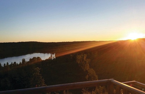 Vetlanda House | A modern cottage with a fantastic view of the lake.