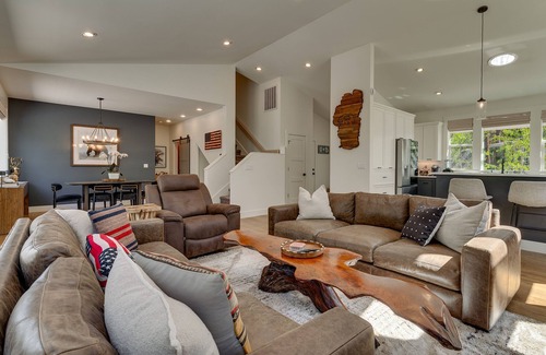 Lower Kingsbury House | A Modern Tahoe 3 Bedroom, 3.5 Bath (SL110), Hot Tub, BBQ, Close to Downtown