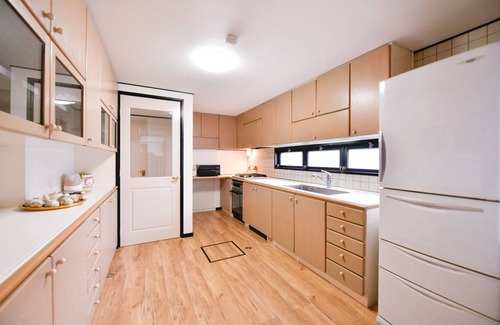 Izumisano House | A nostalgic mansion that looks like something out - BRUCE HOUSE/Izumisano Ōsaka