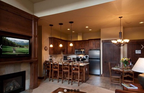 Breckenridge Resort | A perfect ski vacation in February. Ski-in Ski-out with all the amenities!