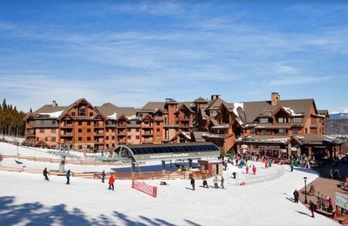 Breckenridge Resort | A perfect ski vacation in February. Ski-in Ski-out with all the amenities!