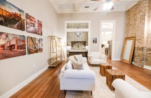 Laurel Apartment | A Picture-Perfect Stay in Downtown Laurel