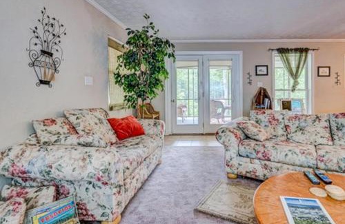 Moneta House | A Quiet Cove