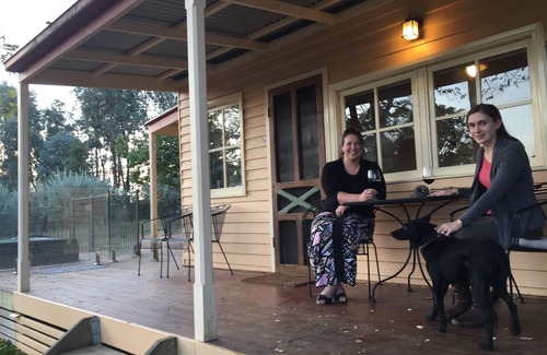 Staghorn Flat Cottage | A Romantic Getaway pet friendly farm stay