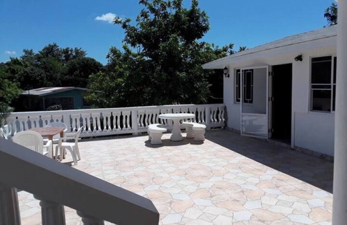 West End Apartment | A Rooftop View, Comfort & Event-Ready Spaces - #01