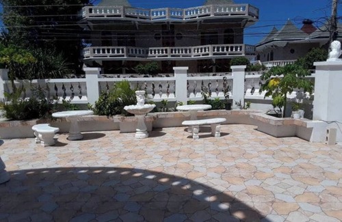 West End Apartment | A Rooftop View, Comfort & Event-Ready Spaces - #02