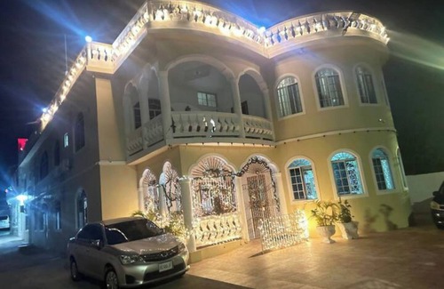 West End Apartment | A Rooftop View, Comfort & Event-Ready Spaces - #02