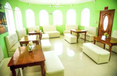 West End Apartment | A Rooftop View, Comfort & Event-Ready Spaces - #02