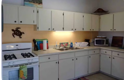 Richmond Cottage | A safe, family friendly bird watchers paradise with a beautiful ocean view.