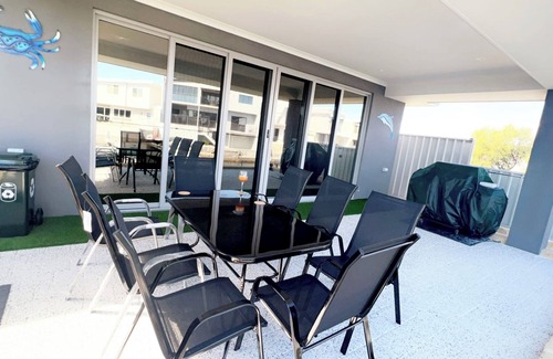 Wannanup House | A Serene Getaway on the East Port Bouvard Canals in Wannanup, Mandurah, WA