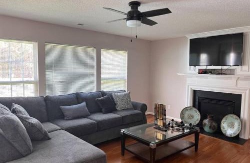 Fuquay-Varina House | A spacious and warm house