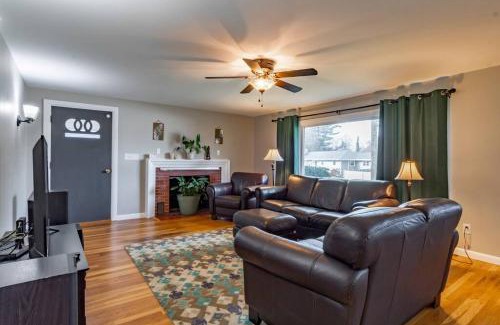 Nashua House | A Spacious Modern Elegant Ranch (whole house)