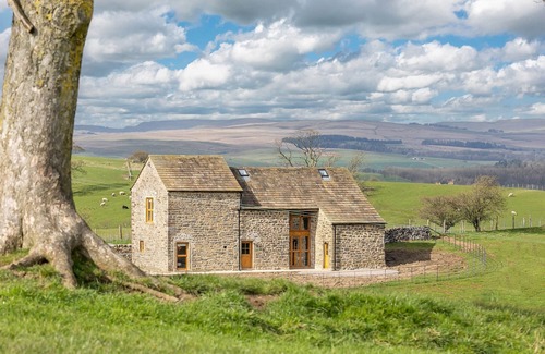 Skipton House | A stunning barn conversion sleeping 7 guests with hot tub located at an award winning wellbeing resort