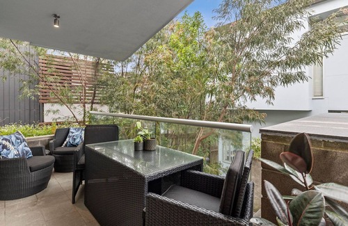 Lorne Apartment | A Touch Of Class - Forget The Car!