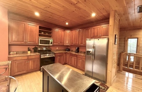 Tellico Plains Cabin | A true log cabin with 360 degree mountain views - Pet and Motorcycle friendly! 5 Bedroom Cabin by RedAwning