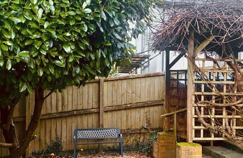 Raymonds Hill House | A Twist Of Lyme