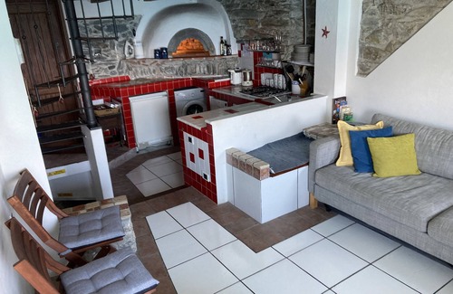 Manarola House | A typical Ligurian house in MANAROLA with roof terrace, sea views and AC.