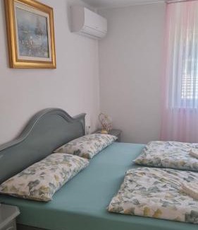 Contone House | A u r o r a Central Room tra Locarno, Lugano e Bellinzona a 1 minuto FFS