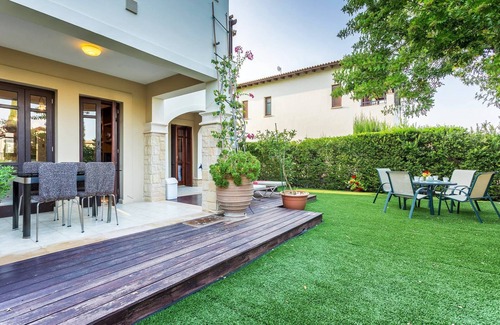 Aphrodite Hills Apartment | A unique apartment with the garden access to the pool