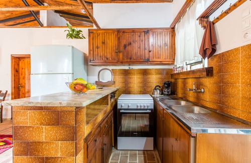 Kamisiana House | Aadonis Villa