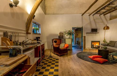 Nuth Apartment | Aan de Holle Weg. Zeer landelijk gelegen verbouwde stal tot woning