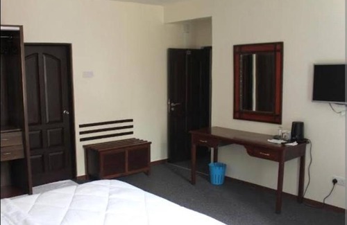 Kinyozi Bed & Breakfast | Aarman suites