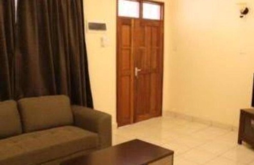 Kinyozi Bed & Breakfast | Aarman suites